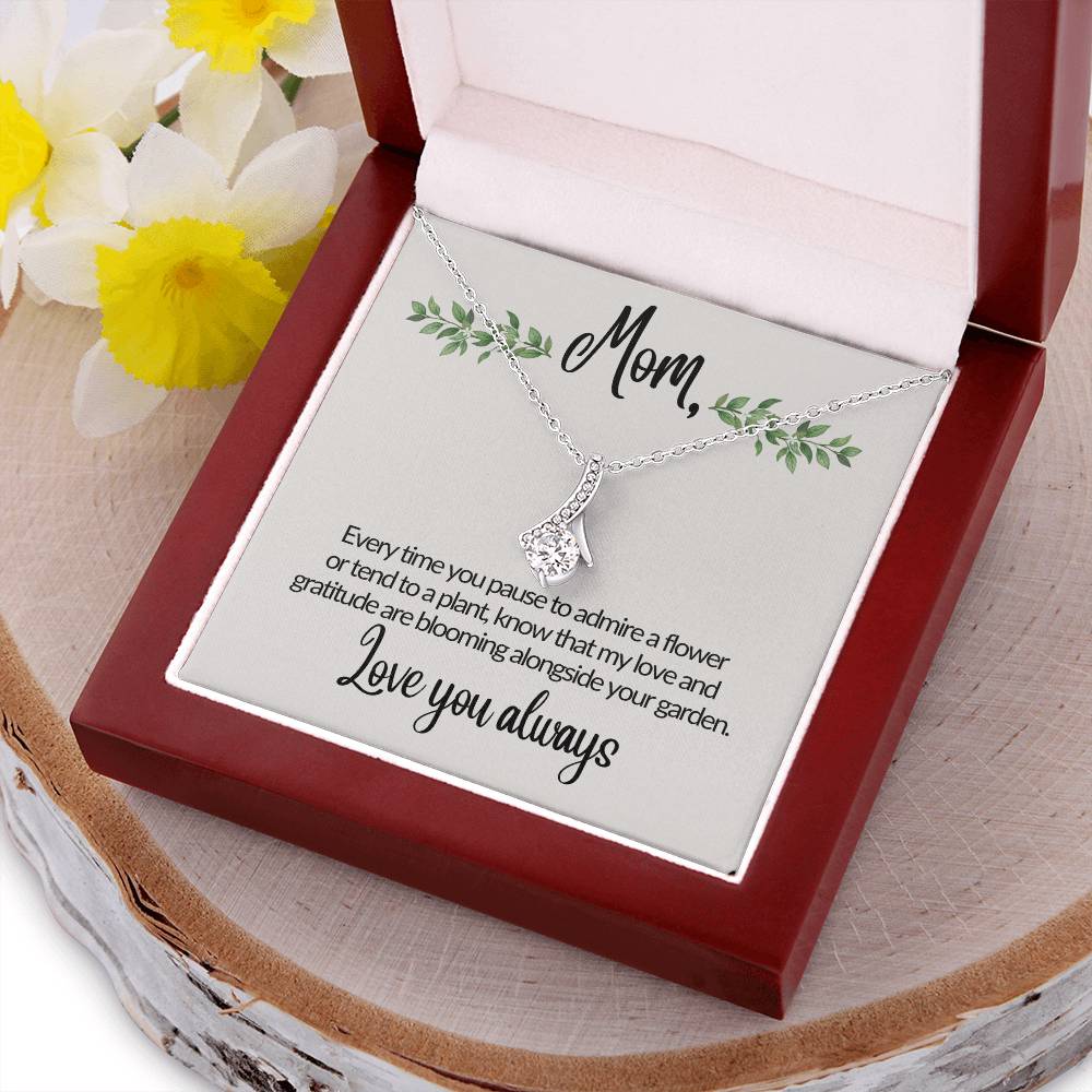 GREEN THUMB MOM Alluring Beauty Necklace