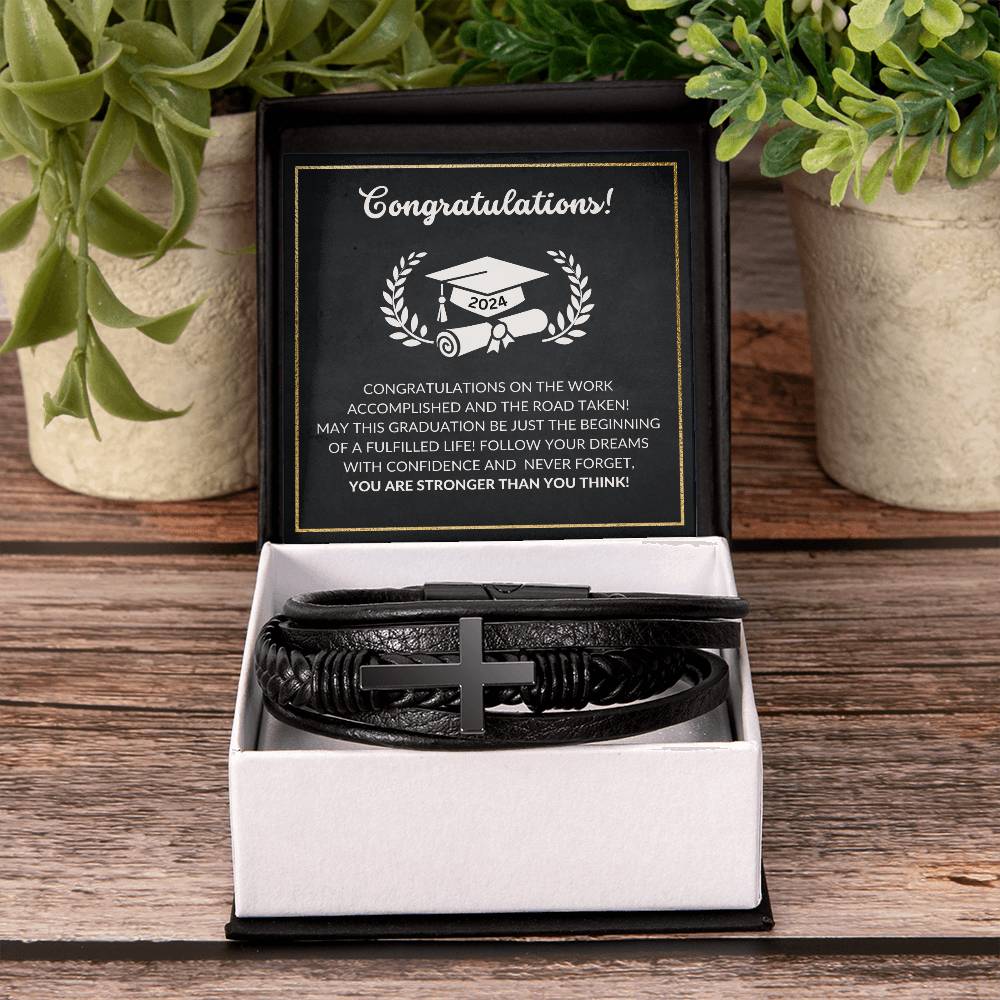 GRADUATION TRIUMPH Vegan leather cross bracelet